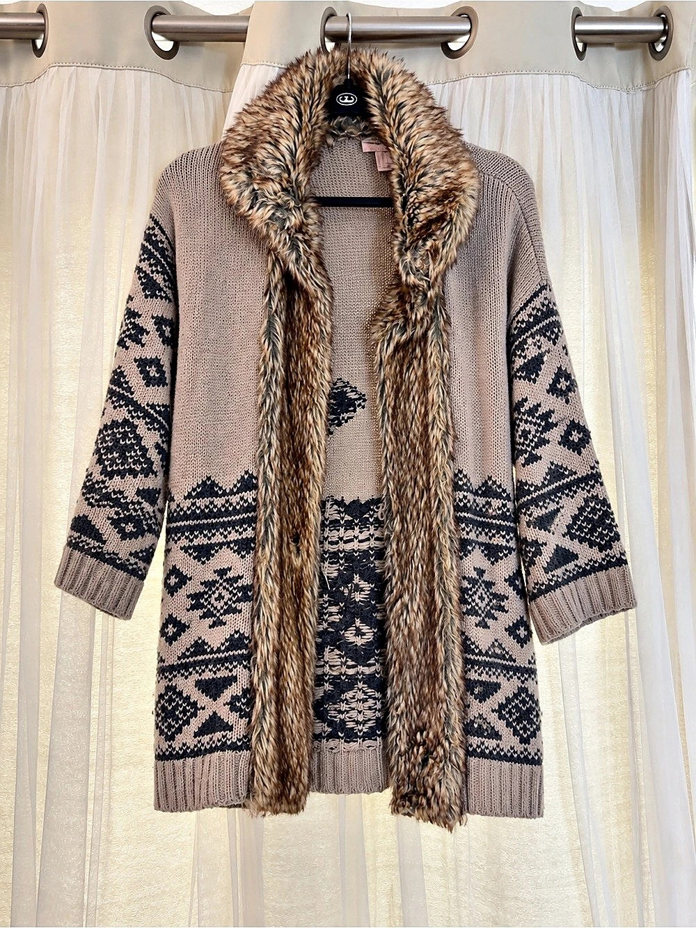 Forever 21 Geometric Faux-Fur Trim Cardigan Size Small 🤎